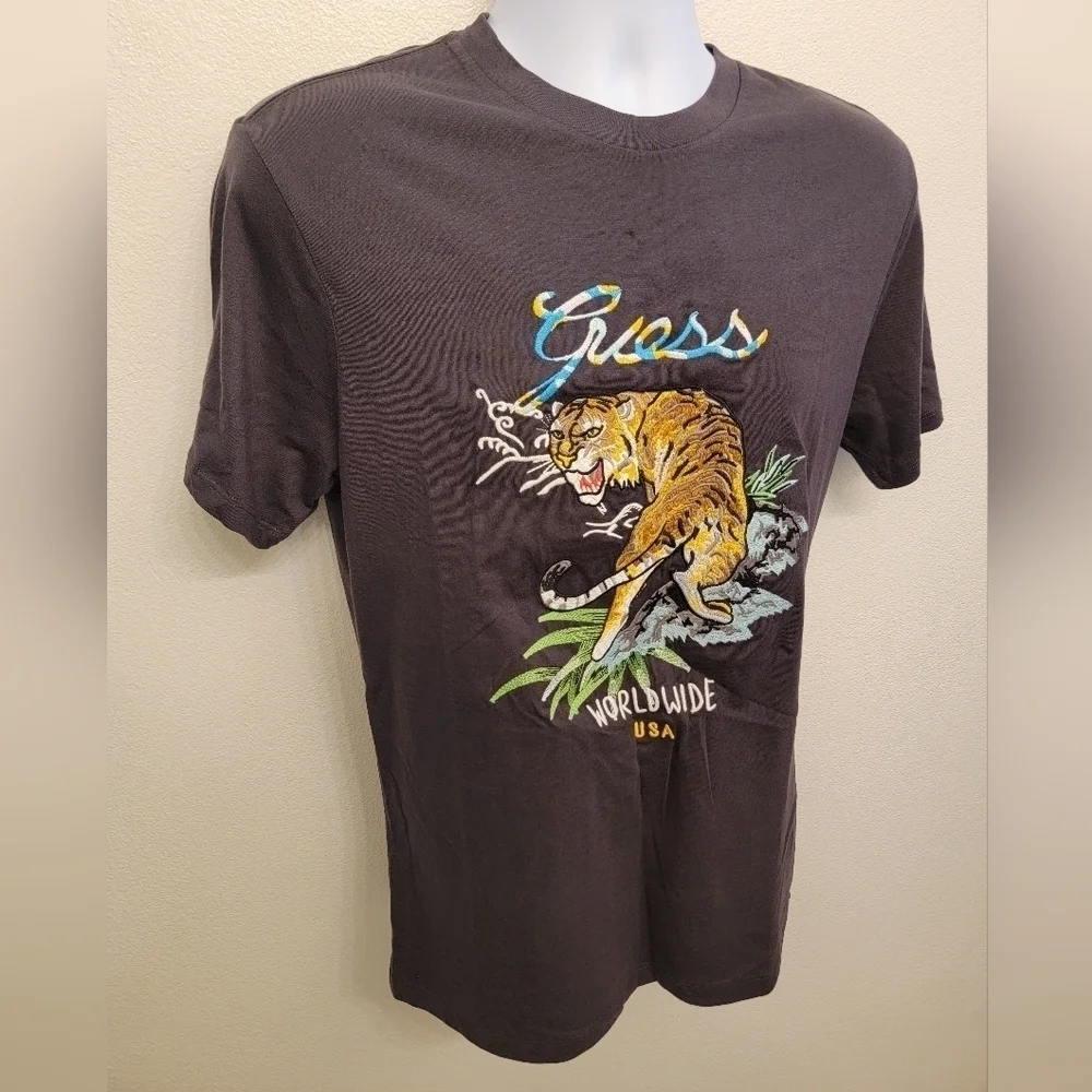 NWT Guess Men's Embroidered Short Sleeve T-Shirt - Picture 2 of 3